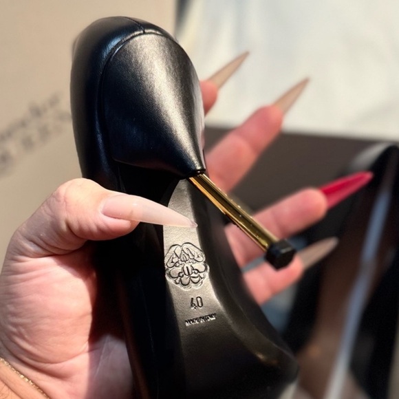 Alexander McQueen Punk Spike Gold Stud Black Leather Stiletto Pumps 10/40 NWT - Picture 7 of 10